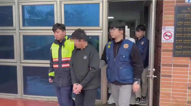 新湖分局警方逮获抢银楼嫌犯依法送办。（新湖局提供／罗浚滨新竹传真）