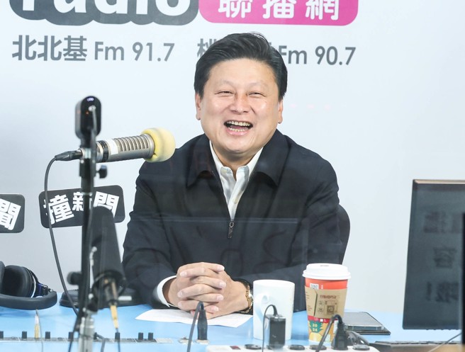 新国会将选出新任的立法院正副院长，国民党立院党团新任总召 傅昆萁31日接受媒体专访。针对民眾党投票意向，傅承诺民眾党8席一定受到其他105席尊重，不管在委员会安排、召委席次，国民党愿意展开双臂跟民眾党协商，让民眾党适才适所。（粘耿豪摄）