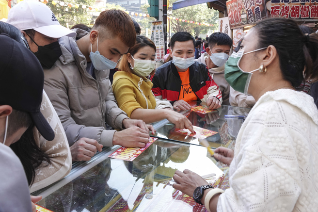 彩券行員工最推這款刮刮樂，實測爽中3萬。（本報系資料照）