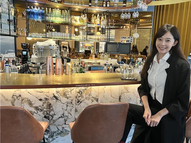 名模王心恬到小宇宙餐酒馆享用美食，纾解身心压力。（霹雳国际多媒体提供）★《中时新闻网》关心您：饮酒过量，有碍健康。酒后不开车，安全有保障！