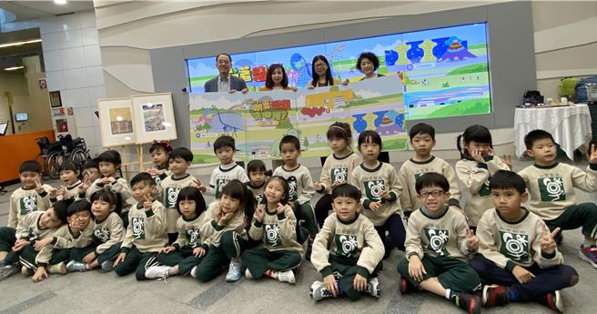 國資圖、歌劇院、國美館及科博館31日攜手共組「科劇美圖聯盟」， 同步啟動「跟著恐龍去那裡？科劇美圖」聯合活動。（陳淑芬攝）