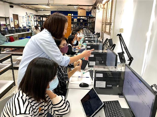 重點學校辦理數位學習相關教師增能研習活動。（台東縣政府提供／蕭嘉蕙台東傳真）