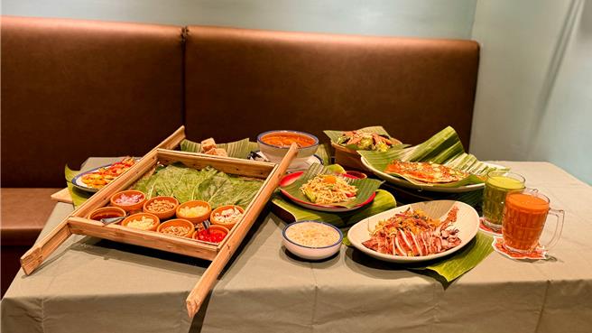 《帕泰家》最受欢迎的是「泰式炒河粉」，另有多款必吃料理。（柯宗纬摄）