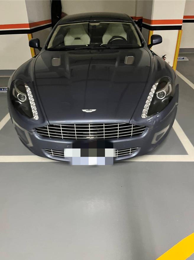 涉掏空10亿，台中商银老董劳斯莱斯7部豪车、雪茄近千只遭查扣。（调查局提供）