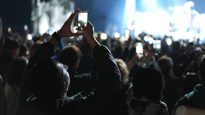 
「最狂女高中生」Ado要来台湾啦！演唱会开卖即售完　最强怪物新人唤醒你的黑暗面。(图:shutterstock/达志)
