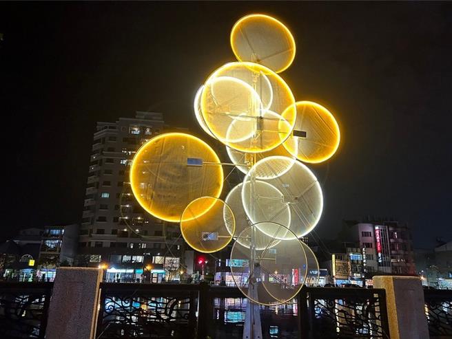 2024台湾灯会安平灯区的「河光往事」主题灯区作品之一「往事河光」。(台南市关旅局提供／曹婷婷台南传真)