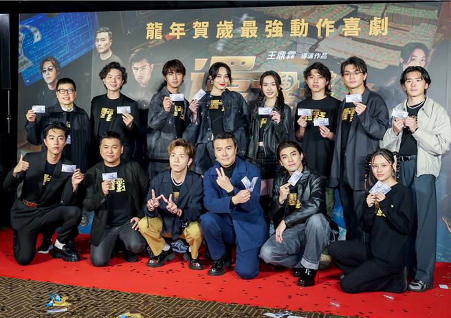 《還錢》31日舉辦首映會，主創團隊盛裝出席。（粘耿豪攝）