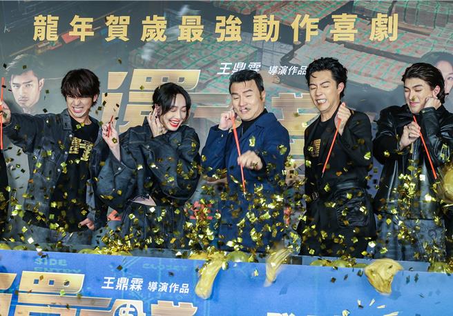 首映上進行票房猛爆破億儀式。（粘耿豪攝）