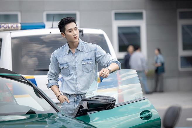 安普贤在《财阀 X 刑警》中是个玩世不恭但充满正义感的公子哥。（Disney＋提供）