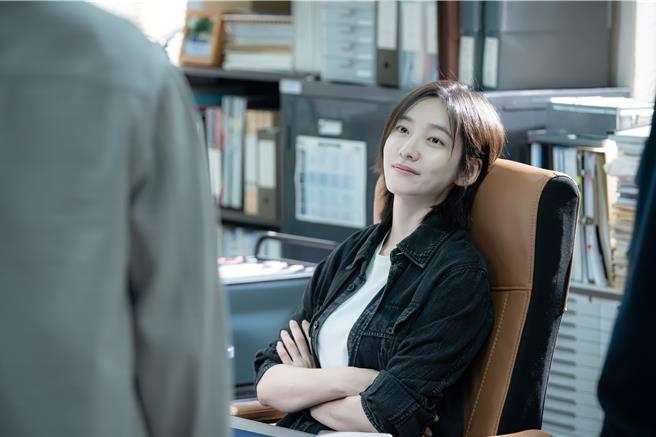 朴智贤在《财阀 X 刑警》中饰演严肃的重案组组长。（Disney＋提供）