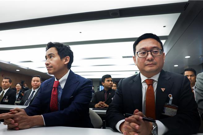 左為前進黨前黨魁皮塔，右為黨魁差塔瓦。（圖／路透社）