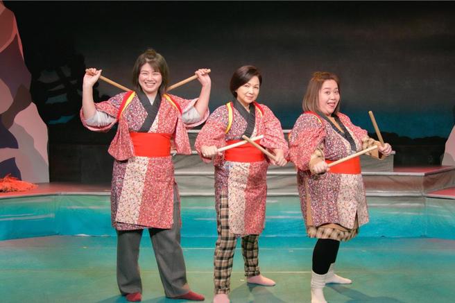 嚴藝文（左起）、楊貴媚、鍾欣凌。（桂田文化藝術基金會、桂田文創提供）