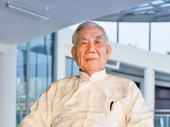 金宝山创办人曹日章获母校台北科技大学颁予荣誉哲学博士。（金宝山提供）