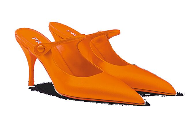 Prada綢緞高跟鞋，3萬9500元。（Prada提供）