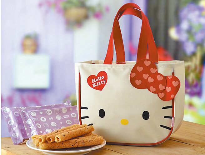 OKmart的Hello Kitty芝麻蛋捲首選A禮盒，店取價450元。（摘自OKmart官網）