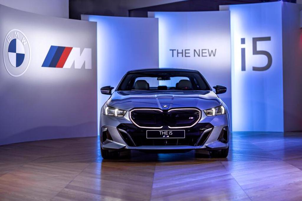 雙馬達四驅、389 匹最大馬力，BMW i5 今年將新增 xDrive40 全新車型(圖/DDCAR)