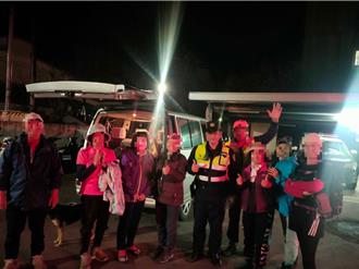 8山友登南庄神桌山迷路  頭份員警積極協助下山