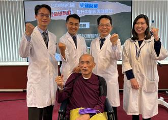 中風復健1年手腳仍無力 八旬翁接受「這治療」又能踏青