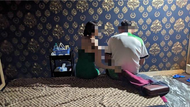 日前警方接获检举，新兴区大同一路某商业大楼内疑似有色情不法业者从事性交易。（高市新兴分局提供／杨舒婷高雄传真）