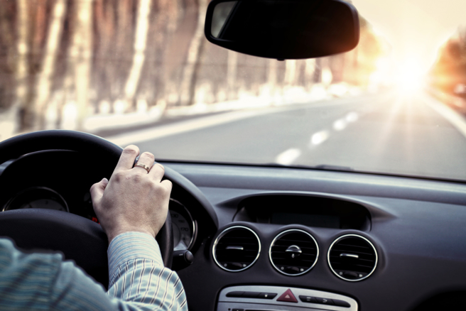 有够白目！抢嫂嫂「副驾」被甩门，小姑讨拍文遭全网炮轰。(图shutterstock/达志)