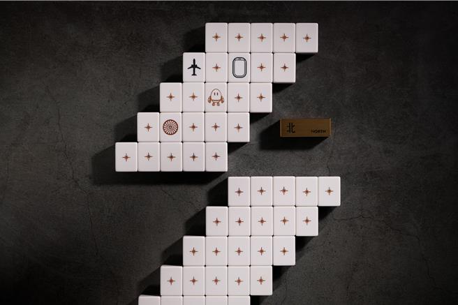 星宇航空联名麻将花色别具巧思，有飞机造型的一条、引擎造型的筒子、机窗造型的白板及蛋宝特殊牌。（星宇航空提供／陈佑诚台北传真）