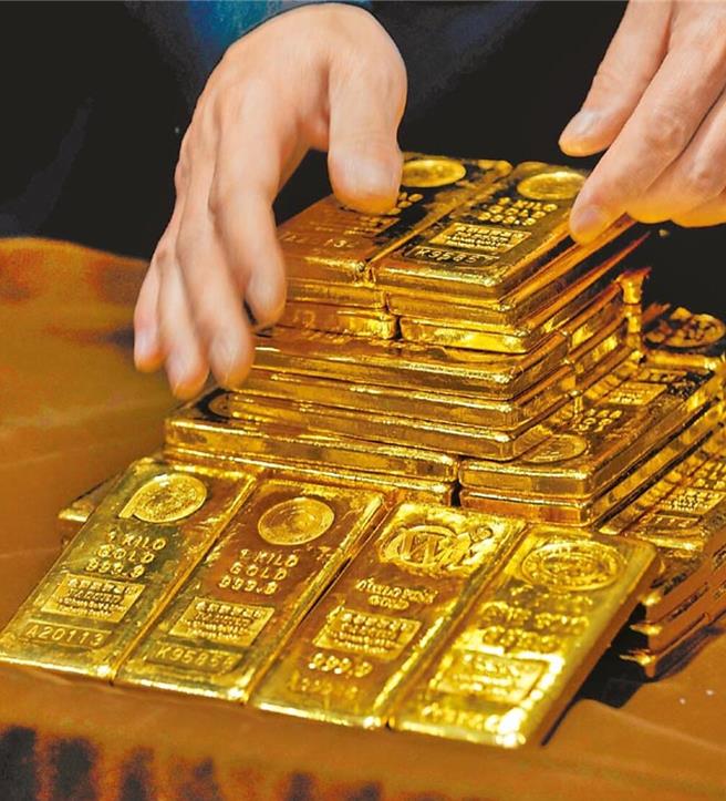 由于金价飙升，去年大陆金饰消费金额达2820亿元（人民币，约合新台币1兆2387亿元），创歷史新高。（示意图／美联社资料照片）