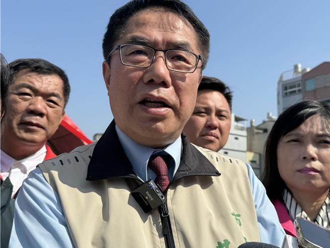 台南市长黄伟哲被问到立院龙头之争，他说，热切期待产生新的国会龙头，期待新国会代表新的民意，推动新的建设与进步。(曹婷婷摄)