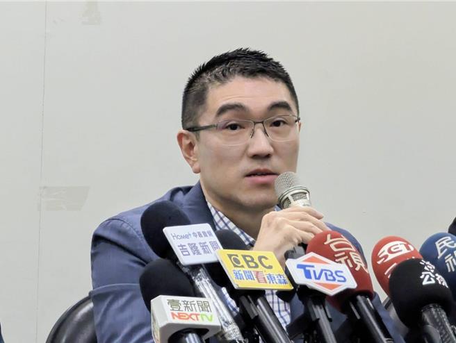 基隆市長謝國樑表示，未來每月都會捷運專案會議，市府將會以新聞稿形式對社會大眾報告進度。（張志康攝）