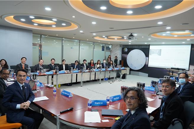 由日本、菲律宾、泰国、新加坡等30位国家代表组成亚太区域太空组织论坛（APRSAF）下的守望亚洲（Sentinel Asia）倡议，1月30日起连续两天在国家空中心新竹总部举行「守望亚洲指导委员会议」，这也是该会议首度来台召开。(太空中心提供)