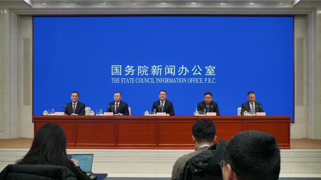 大陆养老金结余近26.4兆保证按时足额发放。（中国网）