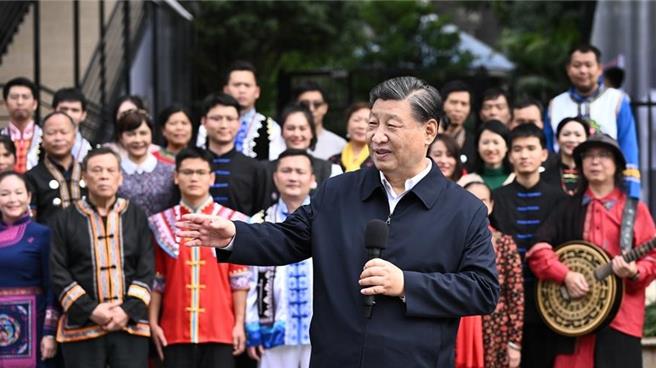 习近平在政治局强调加快发展新质生产力推进高品质发展。（新华社资料照）