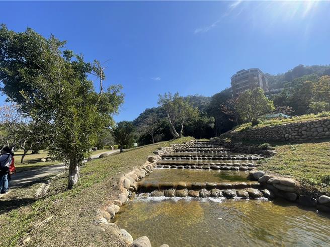桃园大溪山猪湖生态园区2期开幕，迎接春节游客。(吕筱蝉摄)