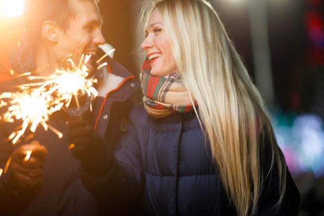 巴黎出差强吻女同事！科技经理噁喊「浪漫之都索吻很正常」惨丢饭碗。(图shutterstock/达志)