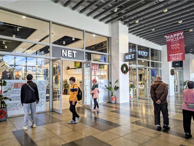 基隆市长谢国梁表示，东岸广场已于1日凌晨完成点交工作，上午起也恢復正常营运。（张志康摄）