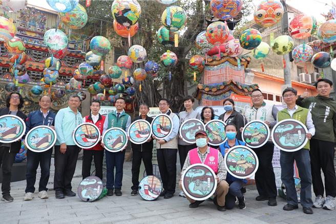 台南市政府今年彩繪新推4款人文特色汙水孔蓋，分布在中西區郡緯街、海安路、成功路及國華街周邊巷弄40處。(台南市政府提供／曹婷婷台南傳真)
