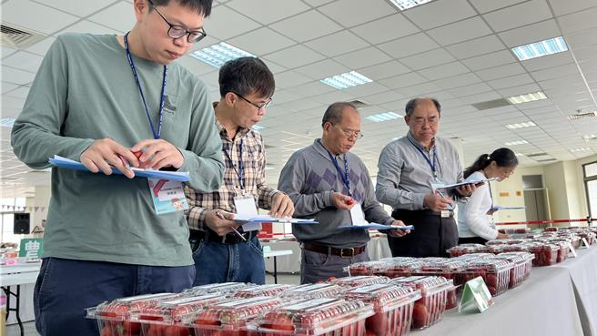 本次评鑑，盐水区农会邀请5位以上产官学界专家学者担任评审。（张毓翎摄）