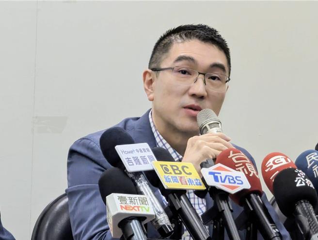 針對基隆市東岸廣場的產權爭議，基隆市長謝國樑呼籲內政部長、前基隆市長林右昌出面和他當面說清楚、講明白。（張志康攝）