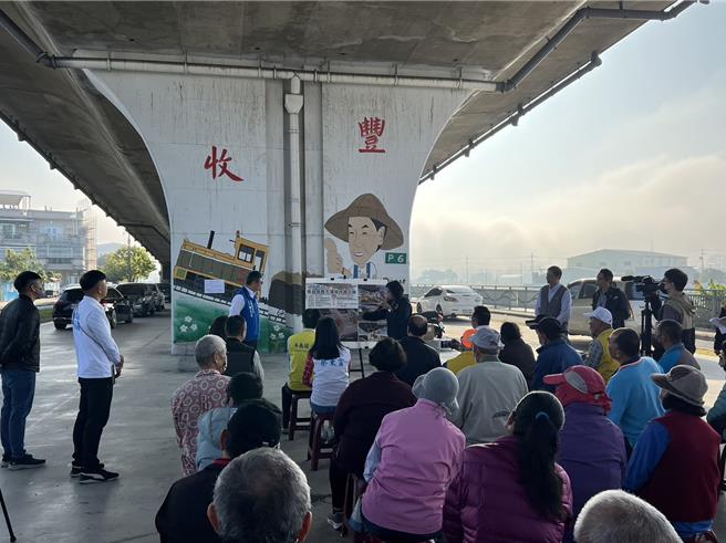 雲林縣訪將斥資1300萬元改造斗南僑真陸橋下成共融公園，1日舉行工程說明會。（周麗蘭攝）