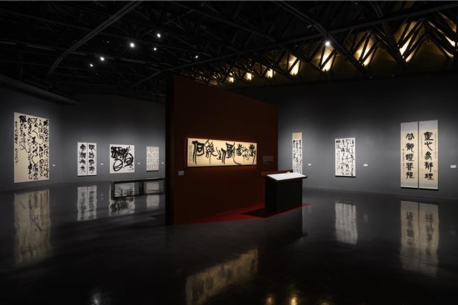 桃园市横山书法艺术馆自2月2日起至4月15日，展出「流．形．书：桃源美展书篆选粹」展览。（桃园市立美术馆提供／蔡明亘桃园传真）