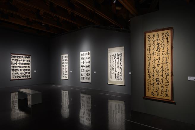 桃园市横山书法艺术馆自2月2日起至4月15日，展出「流．形．书：桃源美展书篆选粹」展览。（桃园市立美术馆提供／蔡明亘桃园传真）