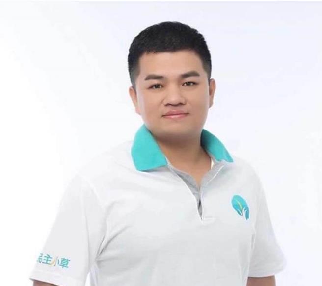 屏东县长治乡长古佳川1日復职时再次强调自身清白，并澄清他买张惠妹演唱会外套是为公务识别用，没有违法。（翻摄古佳川脸书／谢佳潾屏东传真）