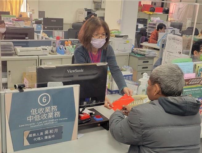 台南市6项社福津贴提前至2月5日入帐，是目前全台最早发放的县市。（台南市社会局提供／曹婷婷台南传真）