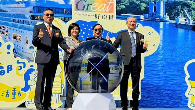 左起为大日开发董事长苏幸福、基隆市副市长邱佩琳、都成实业董事长韩家寅、基隆港务分公司副总经理宋益进共同主持东岸旅客大楼2楼商场开幕仪式。（张志康摄）