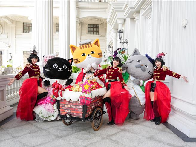 佐登妮絲城堡超人氣吉祥物「佐美喵家族」，初一至初五將變身為「俏皮嘻春佐美喵」送紅包，包包有獎、好禮獎不完。（佐登妮絲城提供） 
