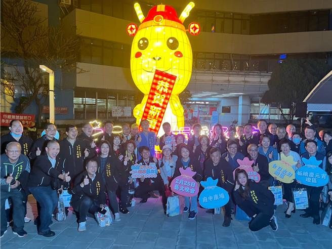板橋區公所「2024板橋好過年，歡喜慶元宵」活動，今晚舉行點燈儀式。（王揚傑攝）