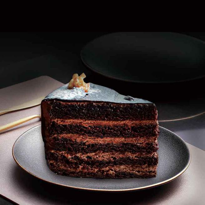 SKM Park Outlets高雄草衙异国料理阳光皇后，消费两份主餐赠黑恶魔巧克力蛋糕。（SKM Park Outlets提供）