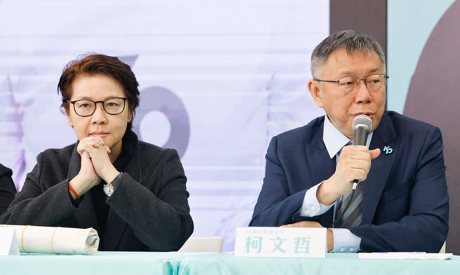 张禹宣表示，柯文哲(右)让黄珊珊(左)选立法院长，但实际上民眾党恐已定调非绿阵线的立场。（资料照／陈信翰摄）