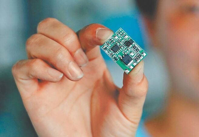 应广将锂电池充电管理与MCU结合，为公司带来成长动能，加上积极耕耘海外市场，开发成果逐渐发酵，随着MCU价格止稳回升，2024年营收有机会做到逐季往上。图／新华社