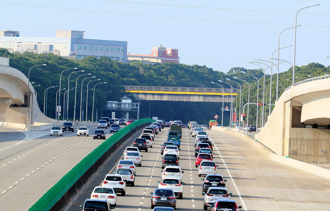 除夕圍爐注意！國道塞車5路段曝 尖峰到晚上