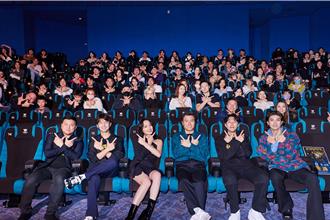 《還錢》特映會眾星雲集 王鈞讚導演兒：人緣比我好